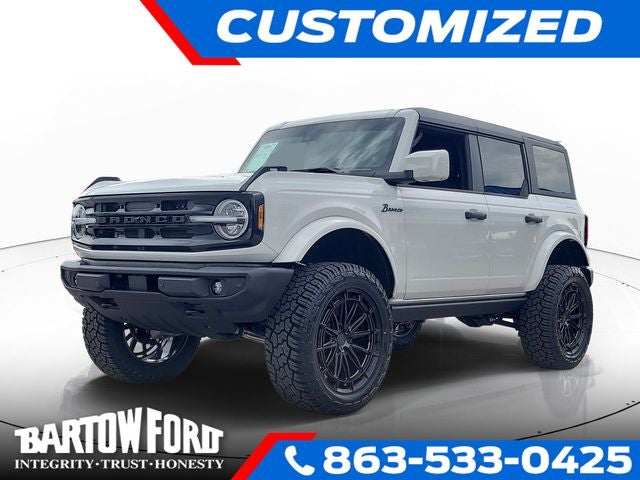 2026 Ford Bronco Outer Banks in Avalanche — front three-quarter view
